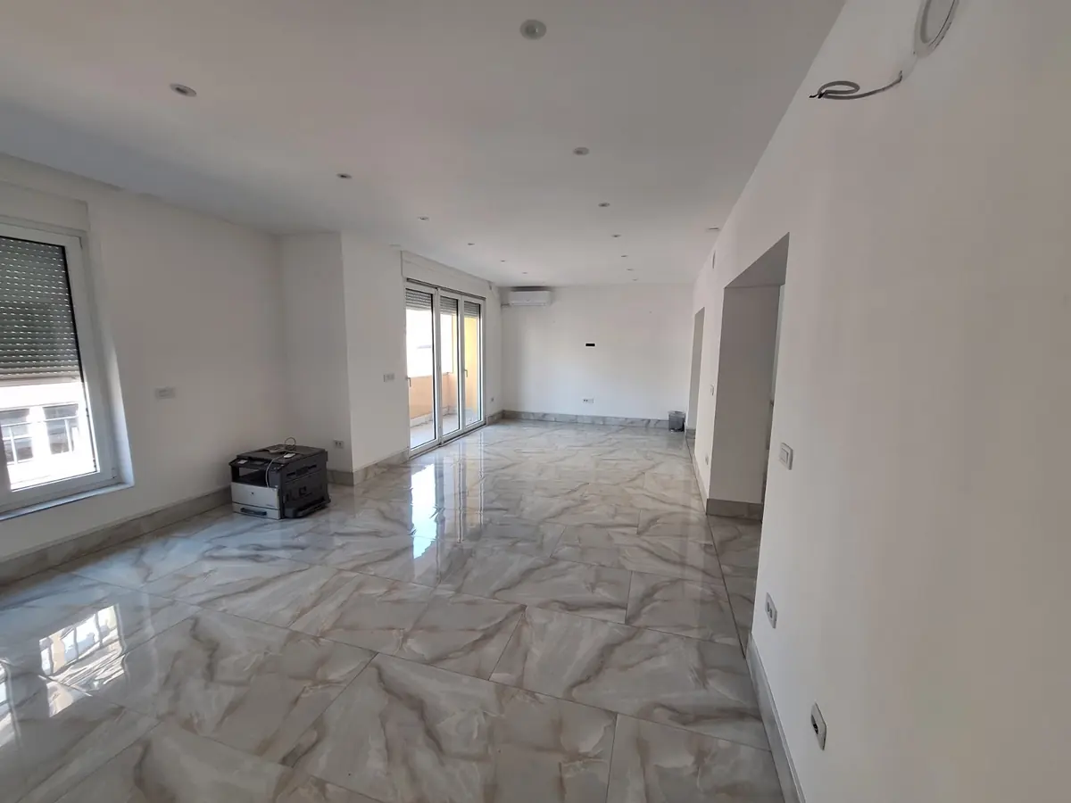 Poslovni prostor 140 m² — Obrenovićeva