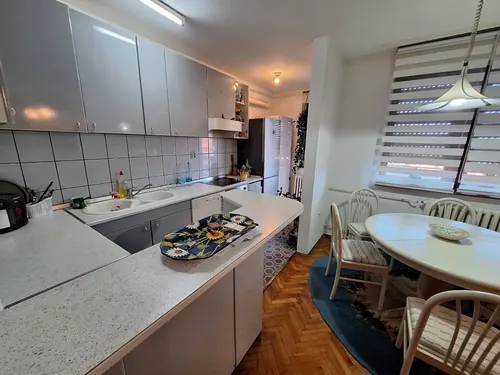 Komforan porodičan stan — fotografija 4