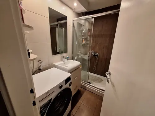 Renoviran trosoban stan 75 m² — Bulevar Nemanjića 54 — fotografija 8