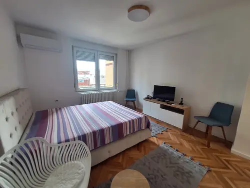 Opremljena garsonjera 26 m² — Jovana Ristića — fotografija 2