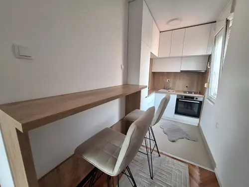 Opremljena garsonjera 26 m² — Jovana Ristića — fotografija 4