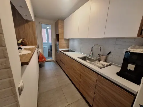 Moderno opremljen stan 64 m² — Nade Tomić, centar — fotografija 4