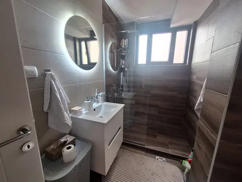 Moderno opremljen stan 64 m² — Nade Tomić, centar — fotografija 8