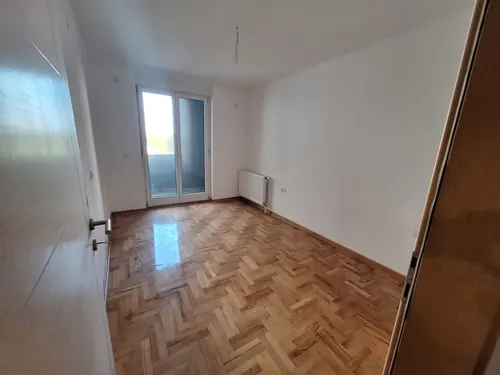 Stan 75 m² — Zetska ulica — fotografija 4