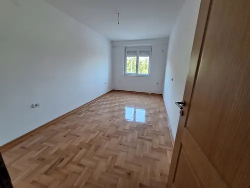 Porodični stan 94,99 m² — Zetska — fotografija 3
